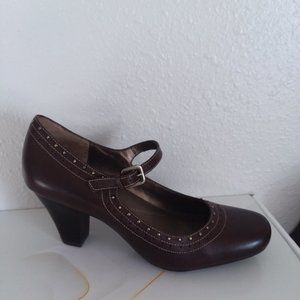 Naturalizer 7M pumps